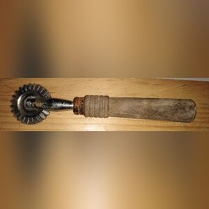 Vintage Antique Pie Crust Crimper Pastry Cutter w/Wooden Handle. Made in Japan.
